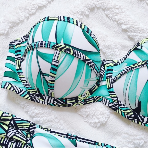 Body Glove Printed Bikini - Picture 4 of 7